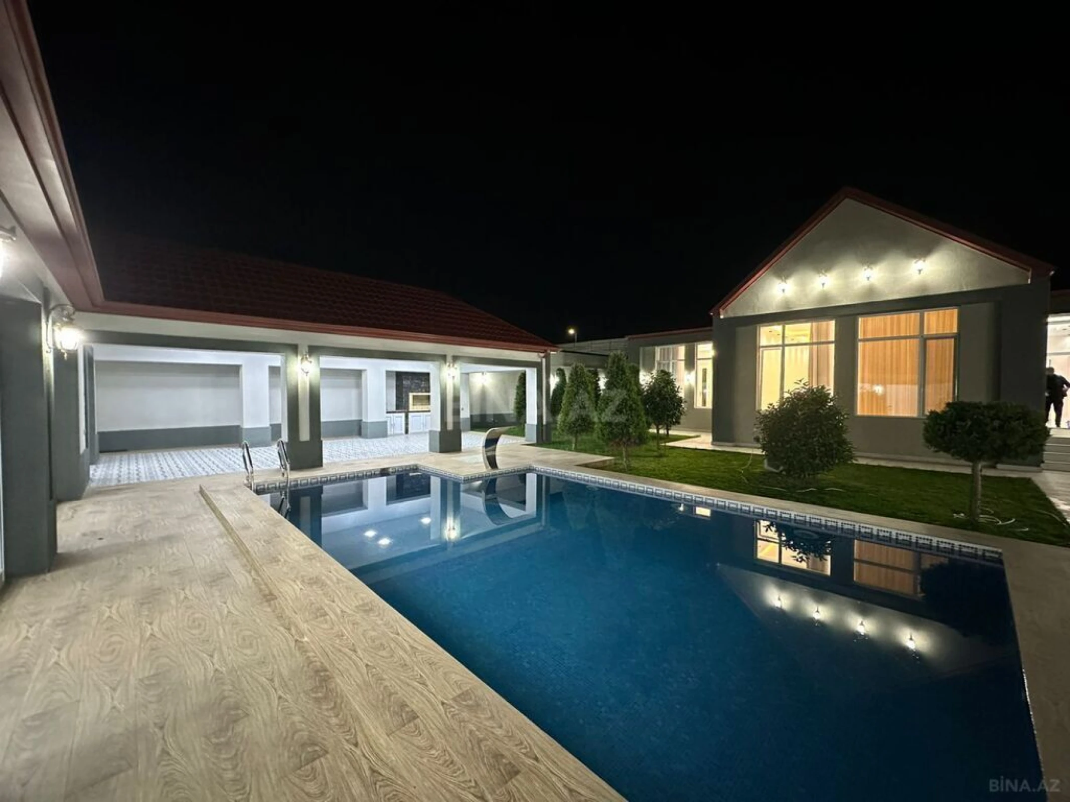 Satılır 5 otaqlı həyət evi 265 m²