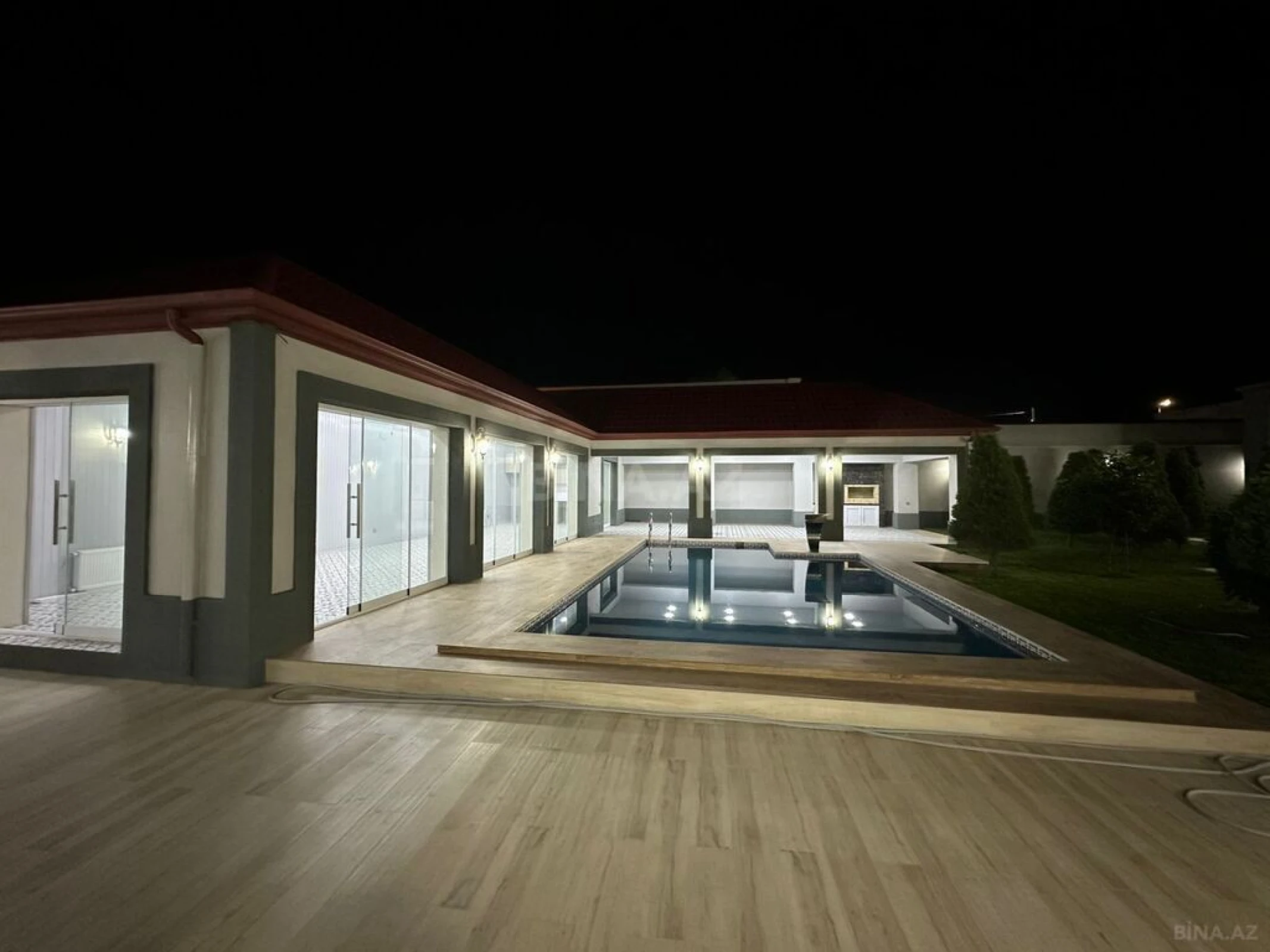 Satılır 5 otaqlı həyət evi 265 m²