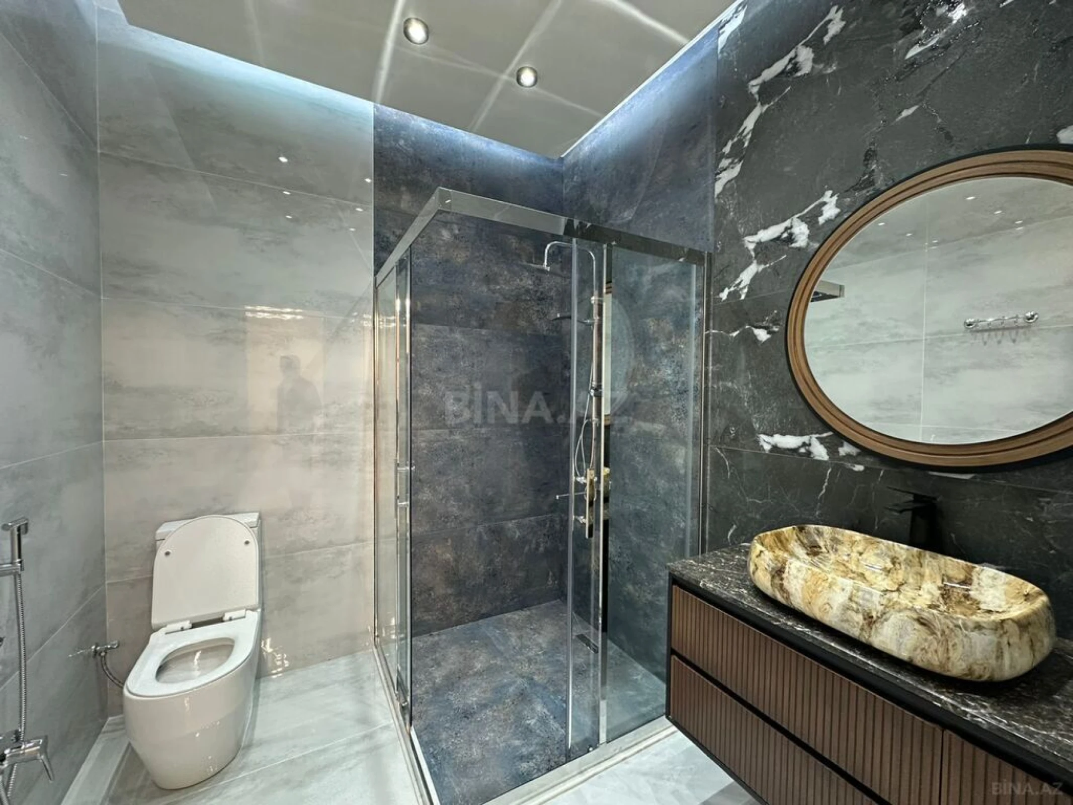 Satılır 5 otaqlı həyət evi 265 m²
