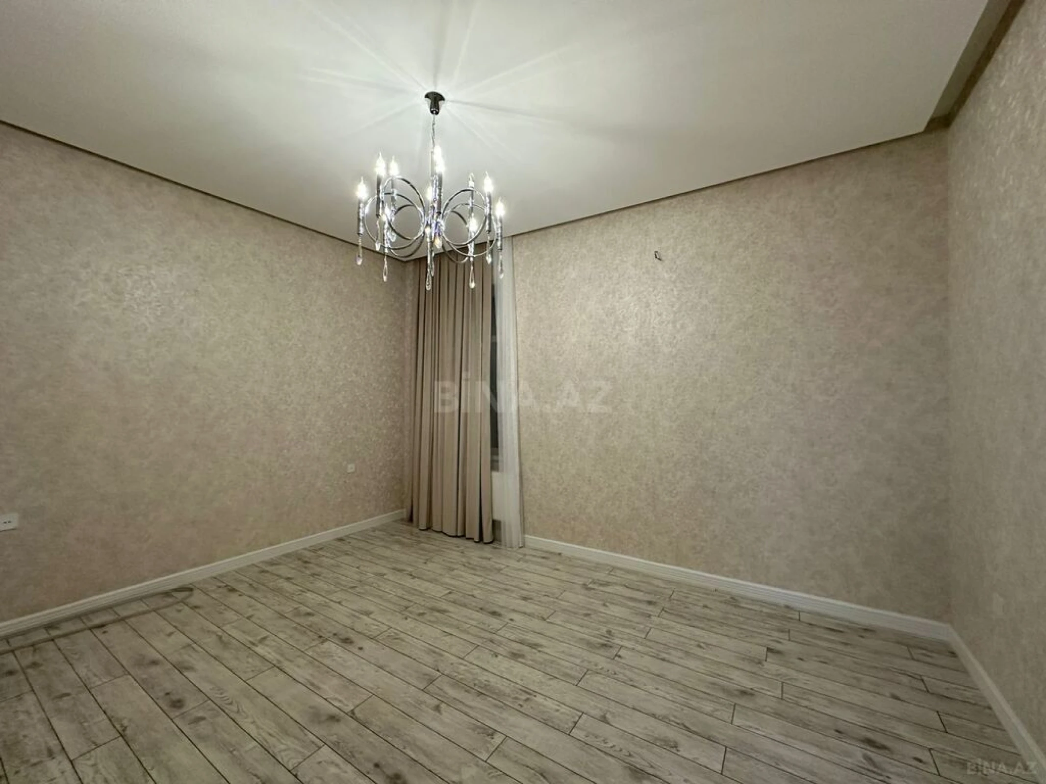 Satılır 5 otaqlı həyət evi 265 m²