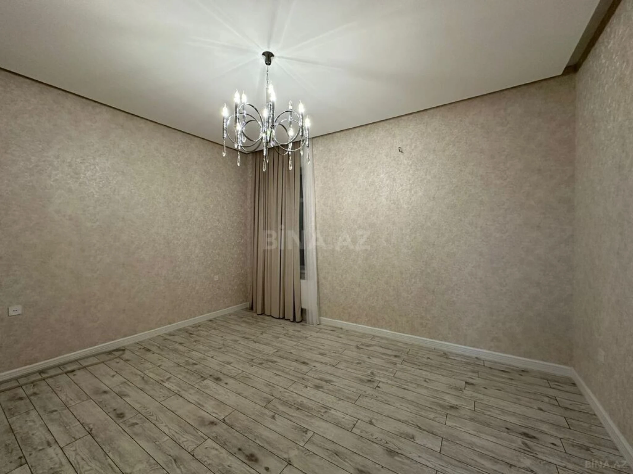 Satılır 5 otaqlı həyət evi 265 m²