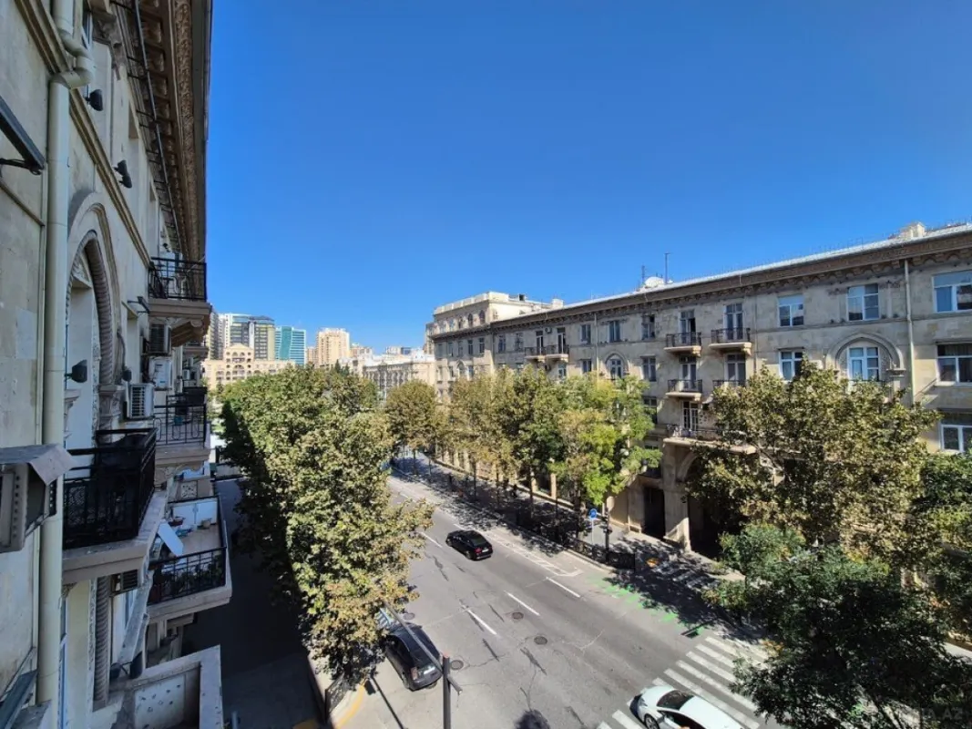 Satılır 3 otaqlı mənzil 105 m²