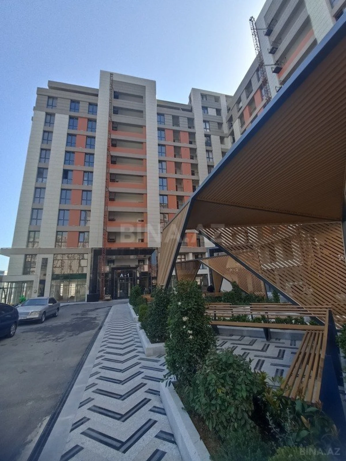 Satılır 3 otaqlı mənzil 111 m²