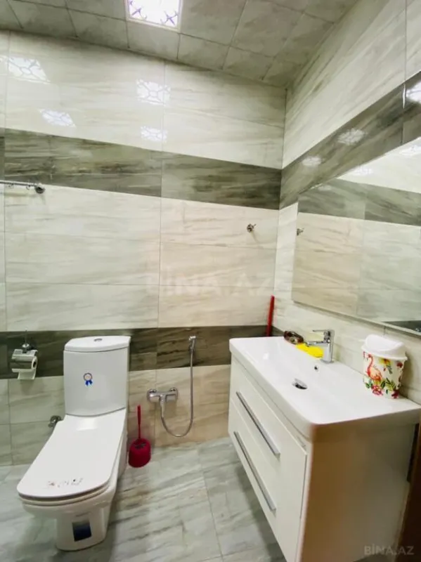 Satılır 5 otaqlı mənzil 220 m²