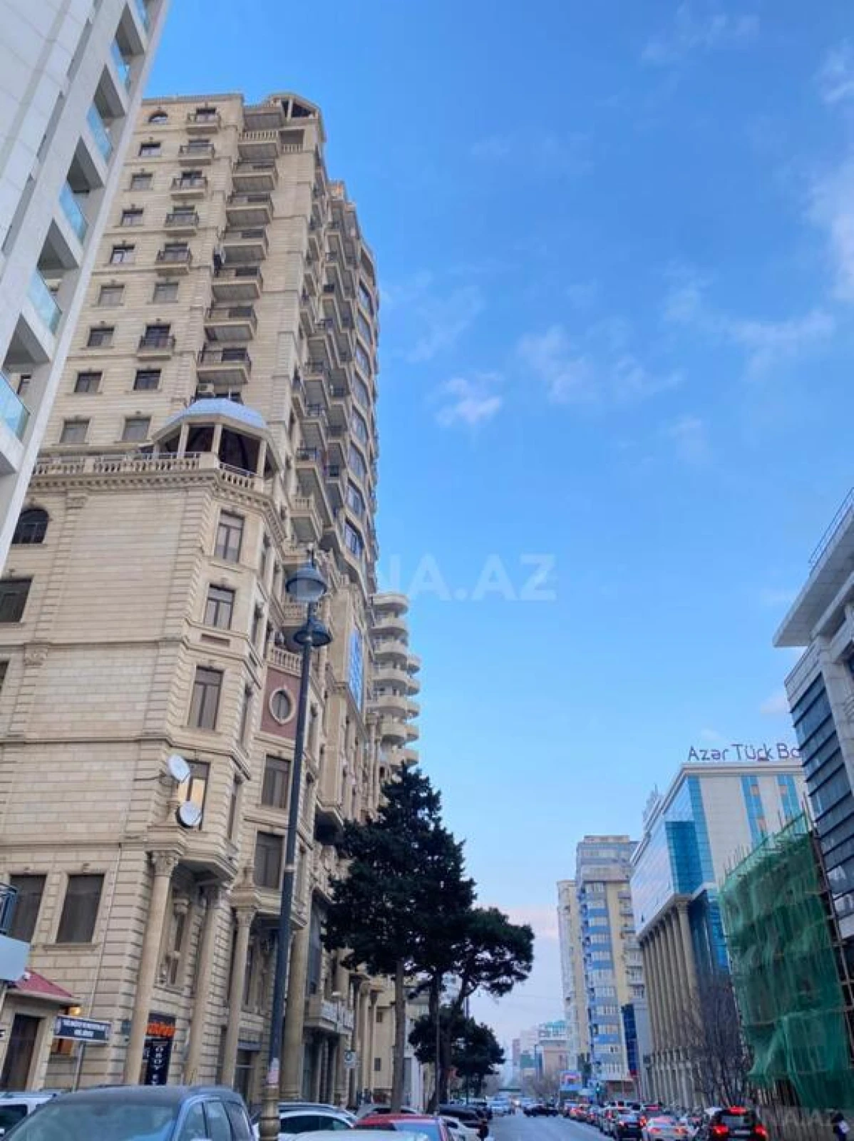 Satılır 5 otaqlı mənzil 220 m²