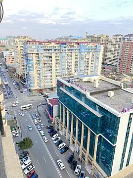 Satılır 5 otaqlı mənzil 220 m²