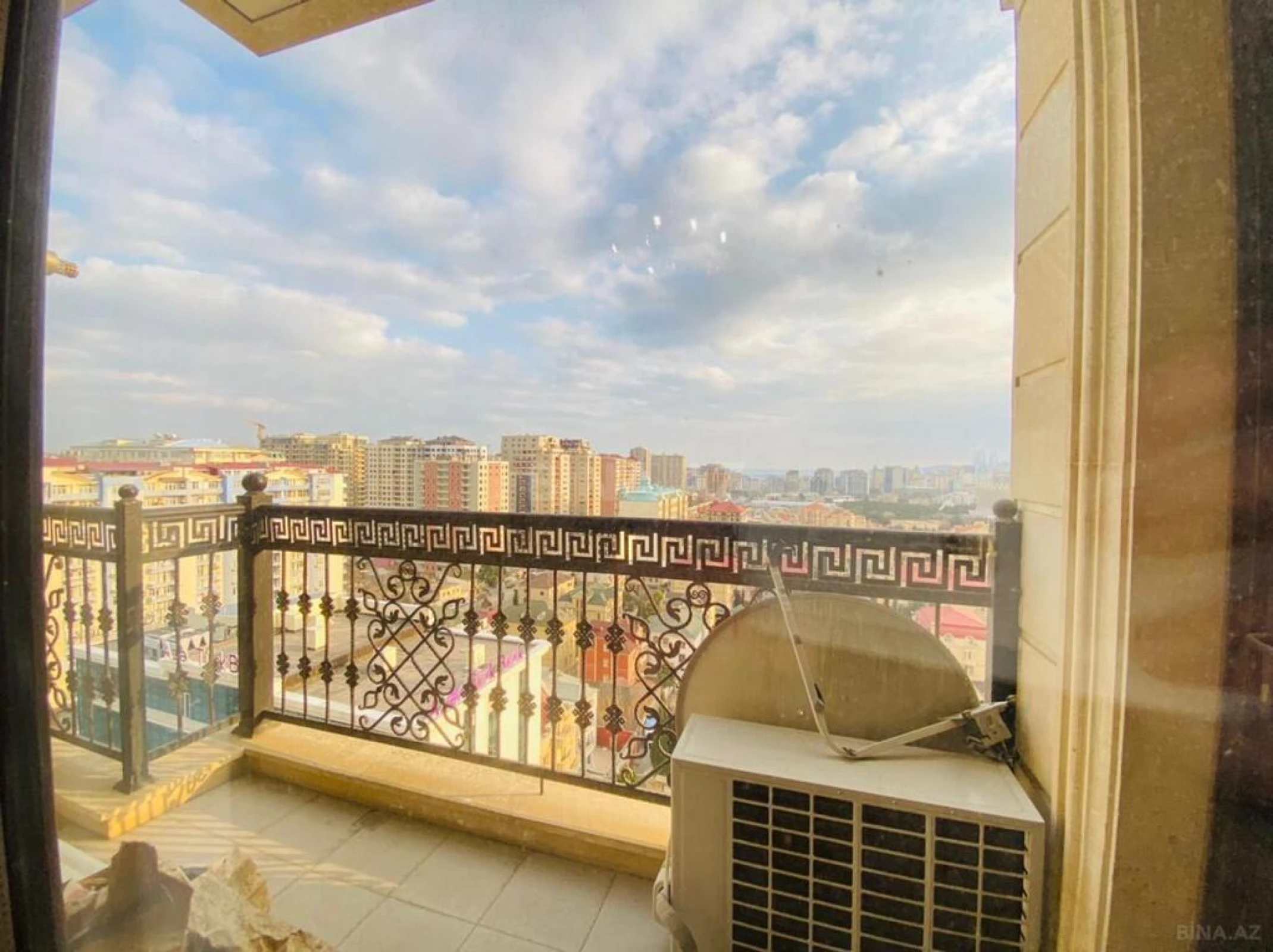 Satılır 5 otaqlı mənzil 220 m²