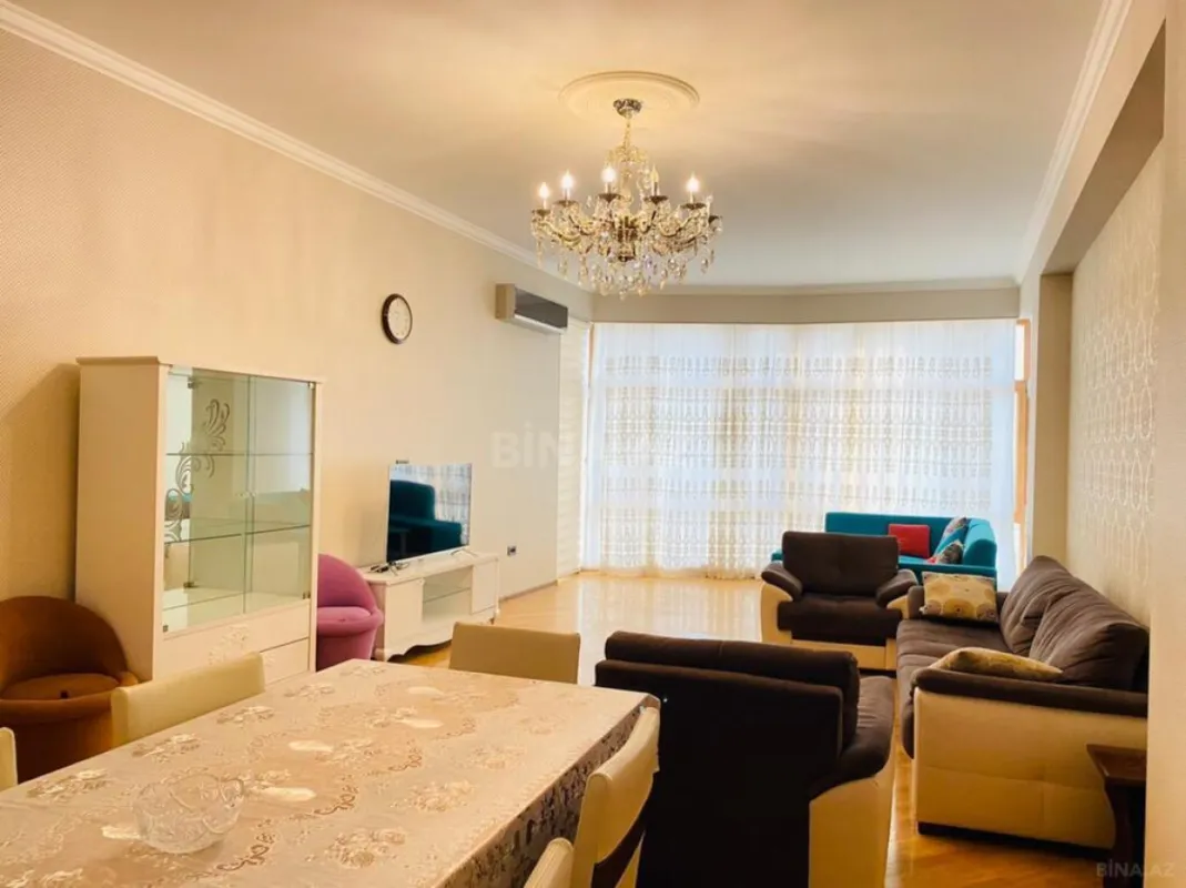 Satılır 5 otaqlı mənzil 220 m²