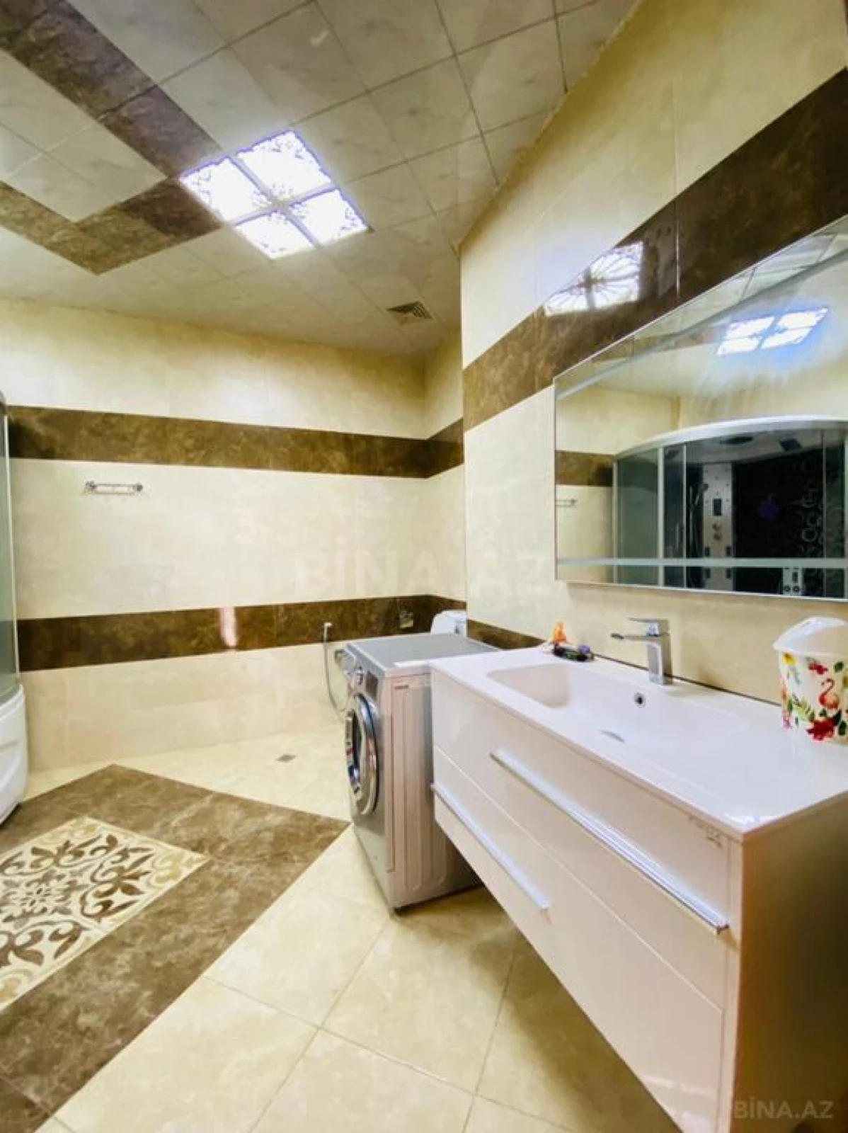 Satılır 5 otaqlı mənzil 220 m²