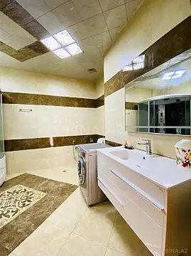 Satılır 5 otaqlı mənzil 220 m²