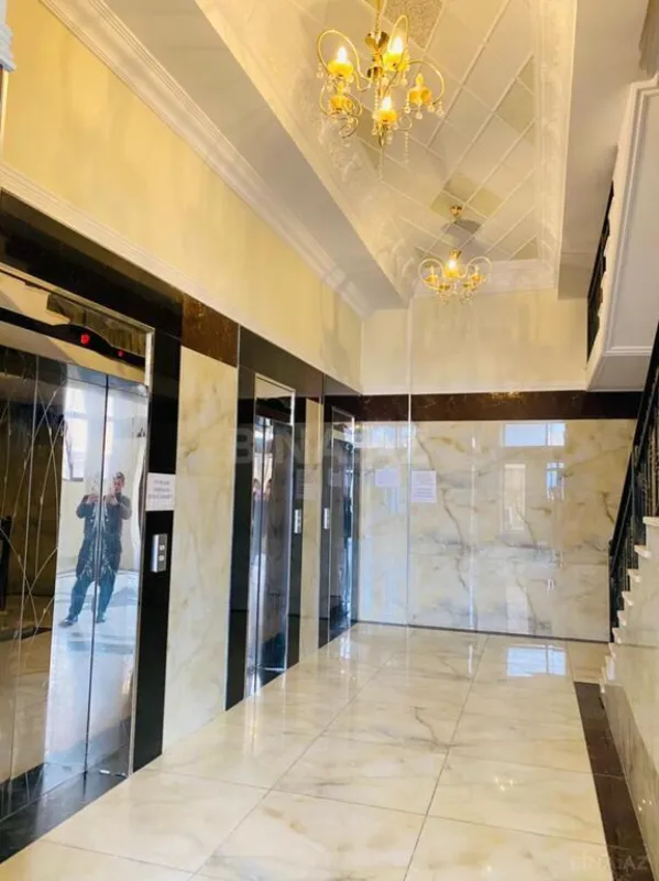 Satılır 5 otaqlı mənzil 220 m²