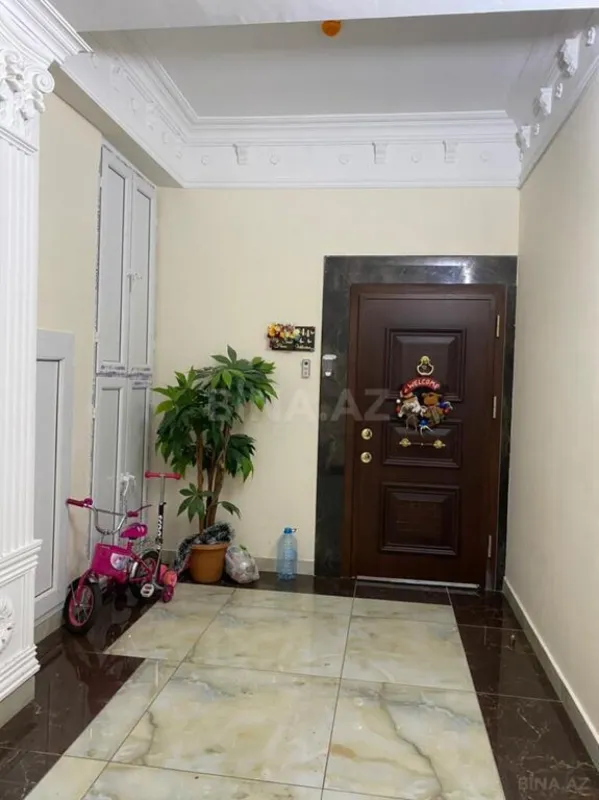 Satılır 5 otaqlı mənzil 220 m²