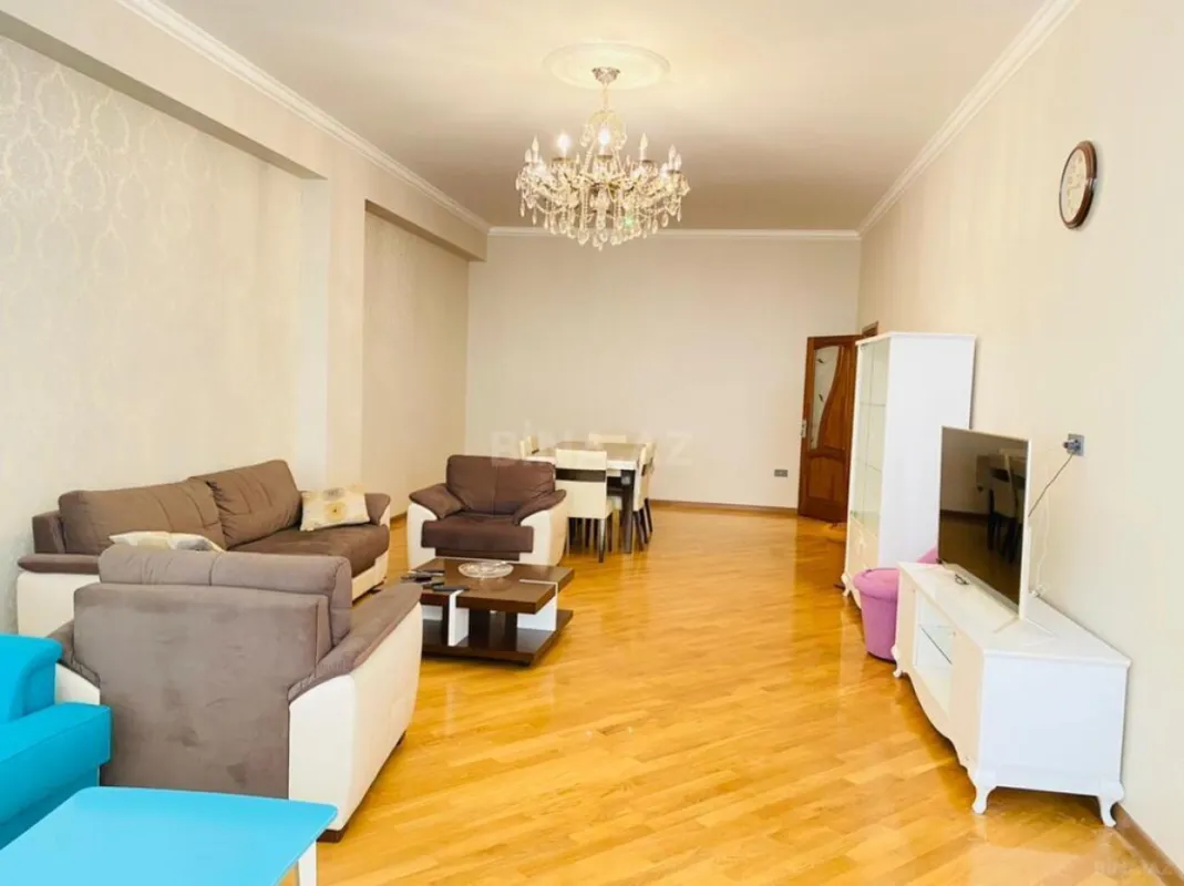 Satılır 5 otaqlı mənzil 220 m²