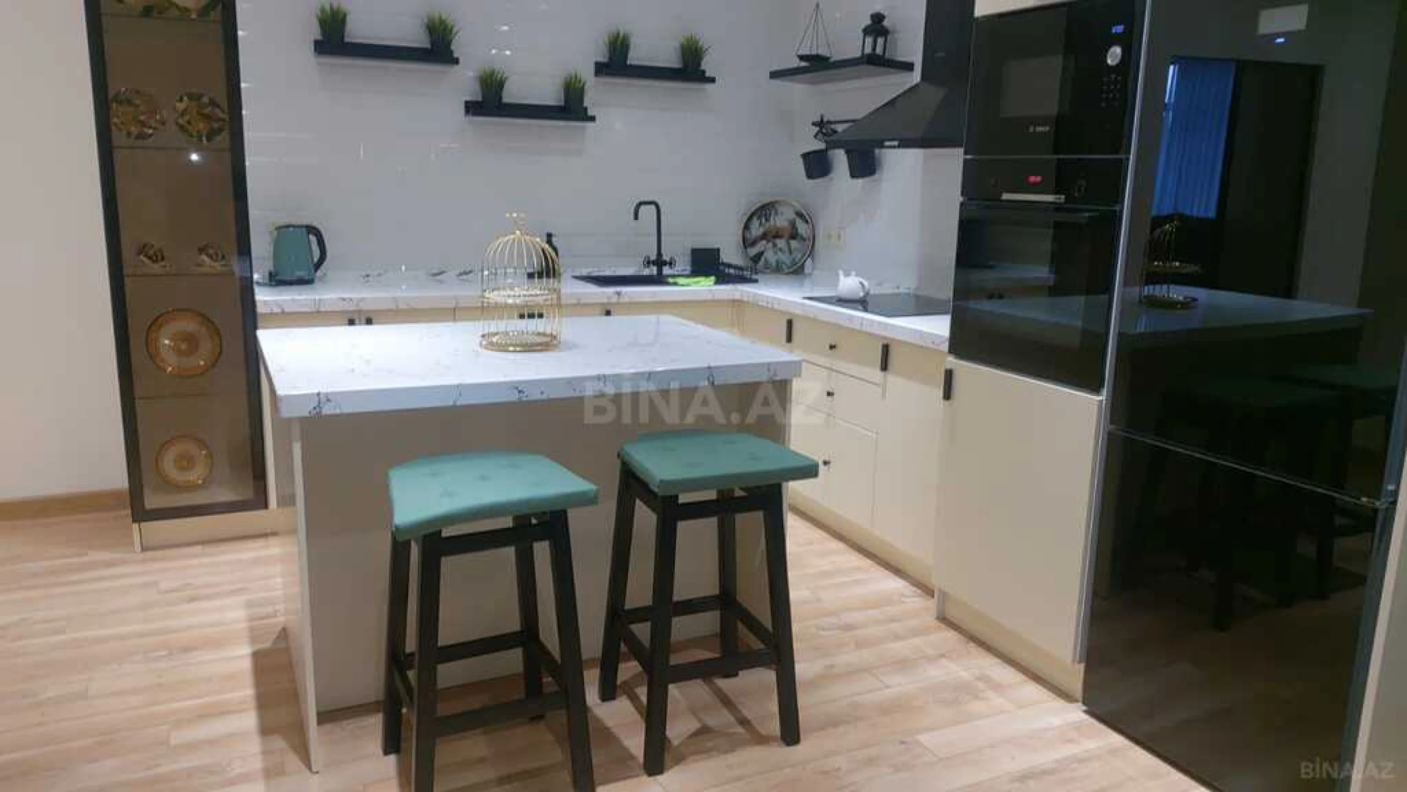 Kirayə verilir 2 otaqlı mənzil 85 m²