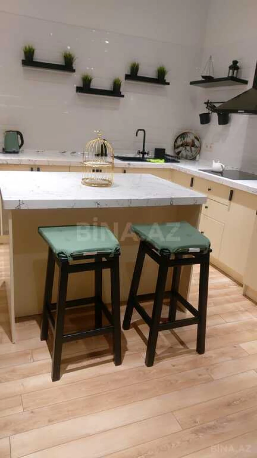 Kirayə verilir 2 otaqlı mənzil 85 m²