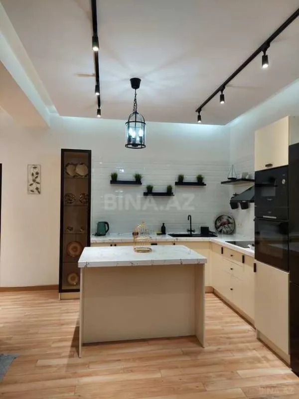 Kirayə verilir 2 otaqlı mənzil 85 m²
