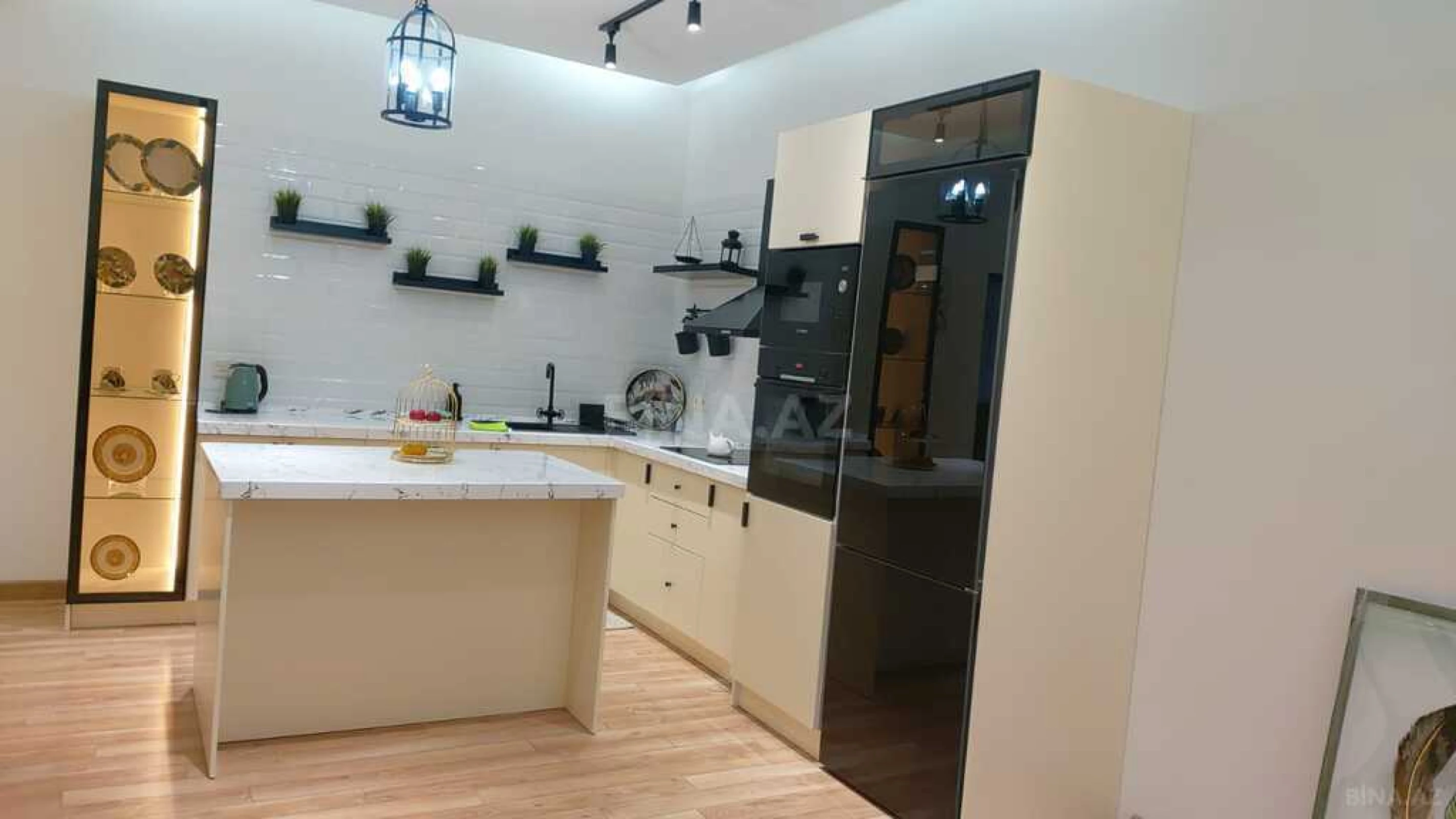 Kirayə verilir 2 otaqlı mənzil 85 m²