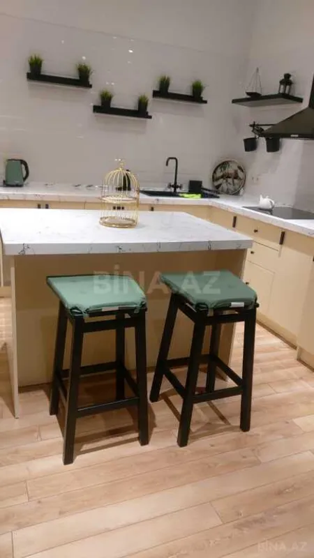 Kirayə verilir 2 otaqlı mənzil 85 m²