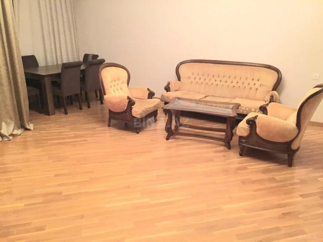 Satılır 3 otaqlı mənzil 117 m²