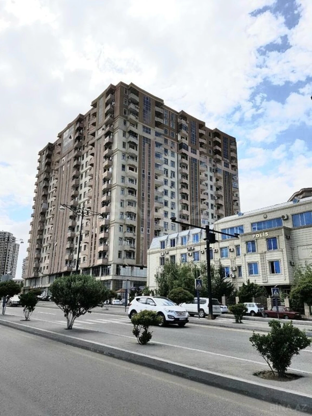 Satılır 3 otaqlı mənzil 117 m²