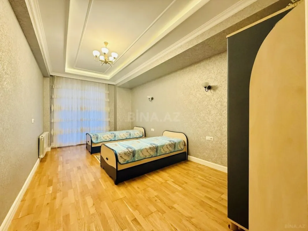 Kirayə verilir 4 otaqlı mənzil 200 m²