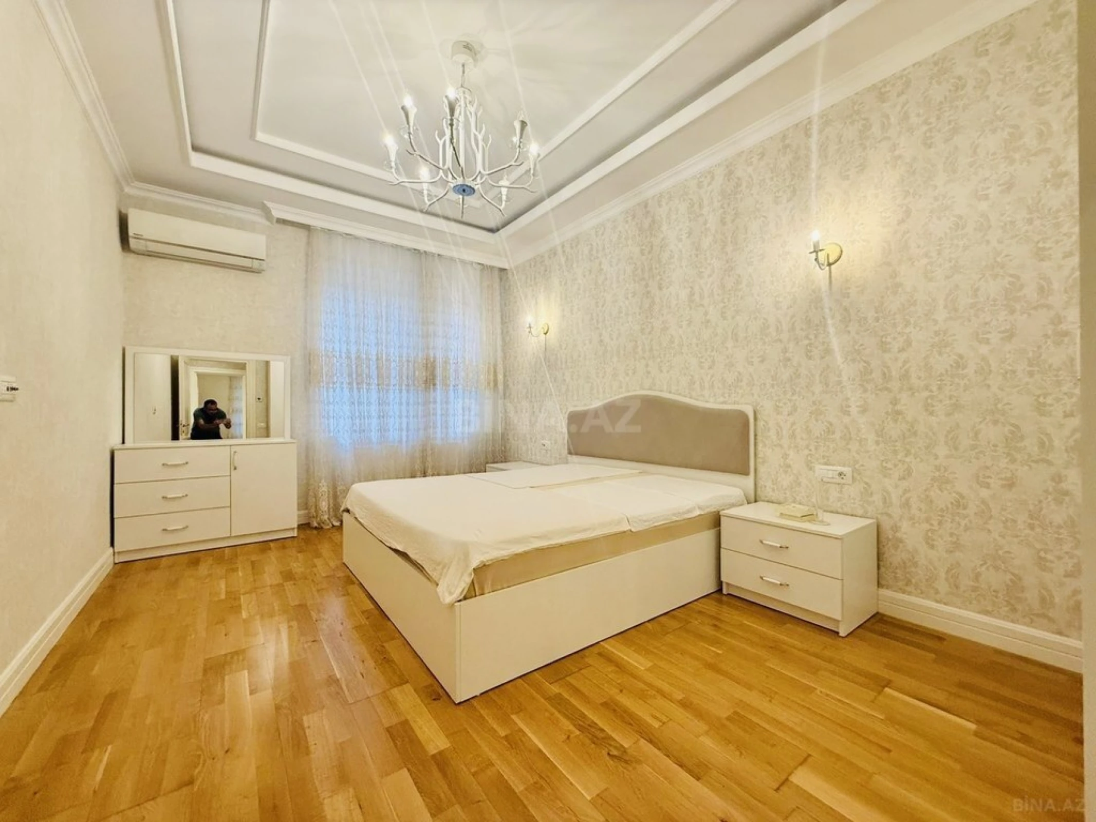 Kirayə verilir 4 otaqlı mənzil 200 m²