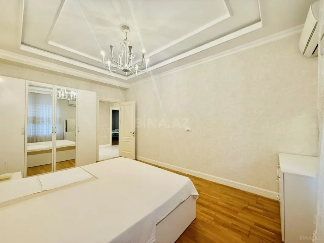 Kirayə verilir 4 otaqlı mənzil 200 m²