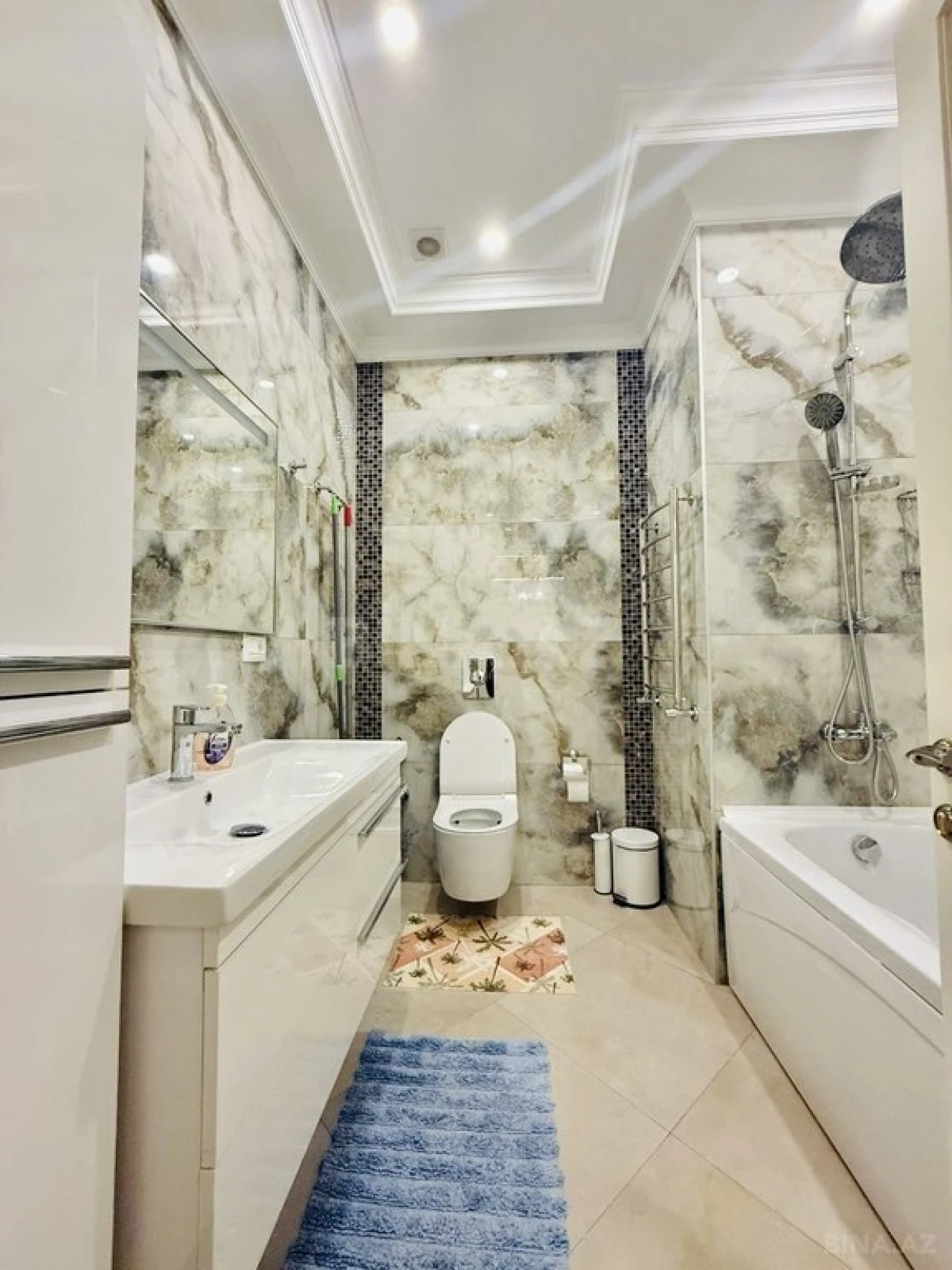 Kirayə verilir 4 otaqlı mənzil 200 m²