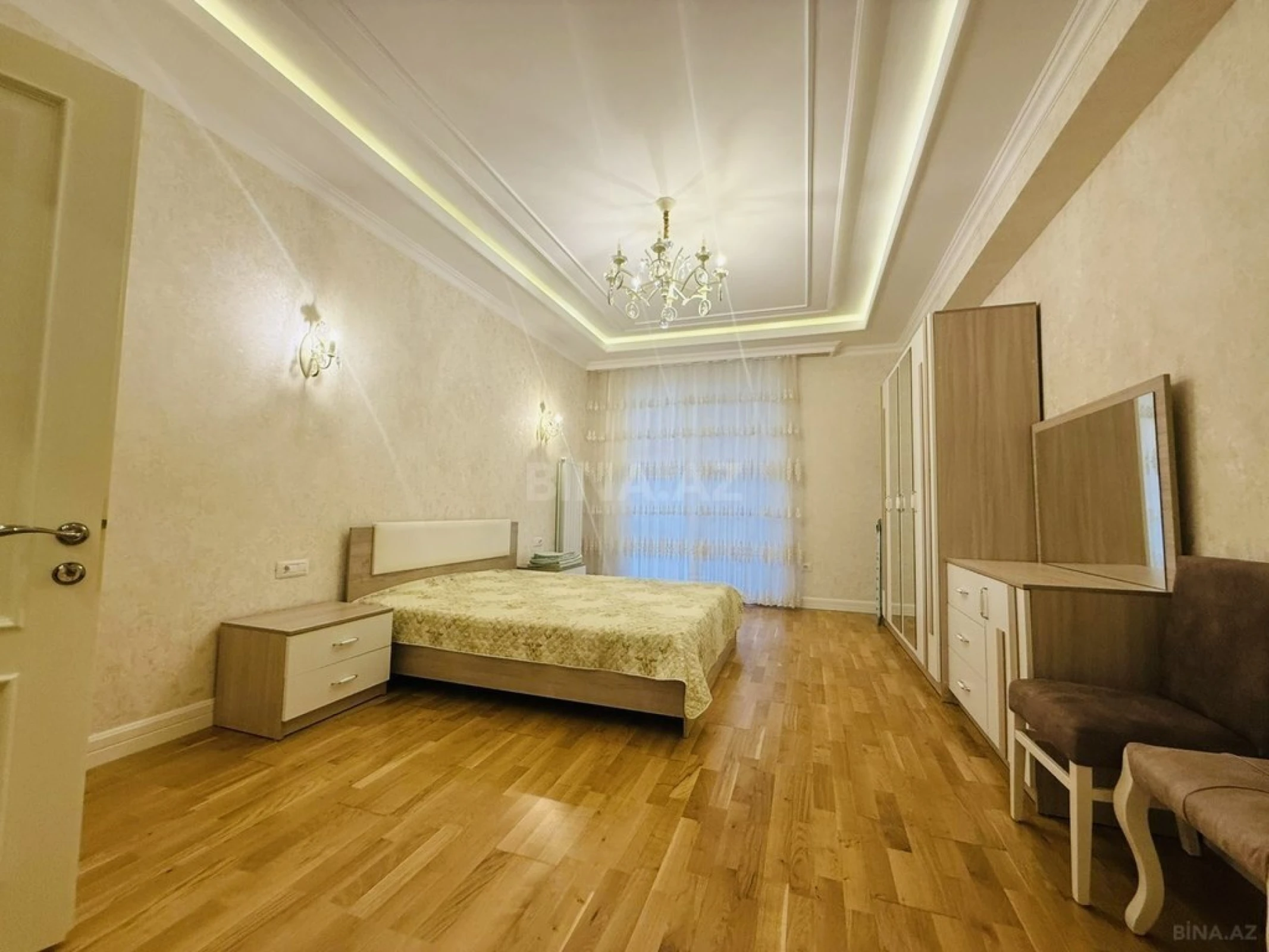 Kirayə verilir 4 otaqlı mənzil 200 m²