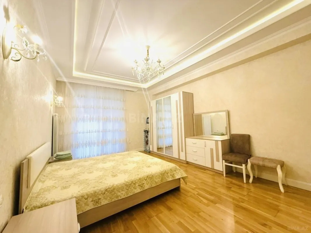 Kirayə verilir 4 otaqlı mənzil 200 m²