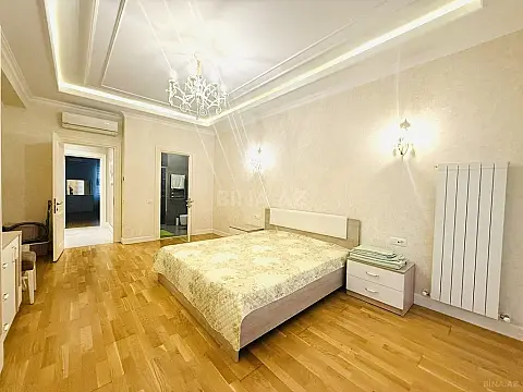 Kirayə verilir 4 otaqlı mənzil 200 m²