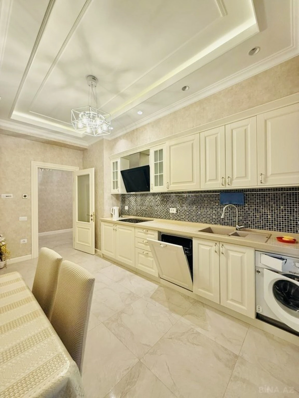 Kirayə verilir 4 otaqlı mənzil 200 m²