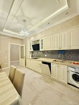 Kirayə verilir 4 otaqlı mənzil 200 m²