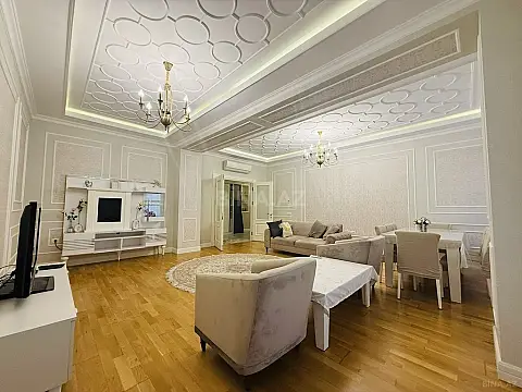 Kirayə verilir 4 otaqlı mənzil 200 m²