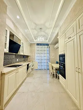 Kirayə verilir 4 otaqlı mənzil 200 m²