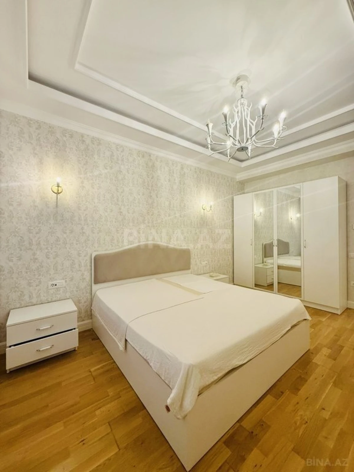Kirayə verilir 4 otaqlı mənzil 200 m²