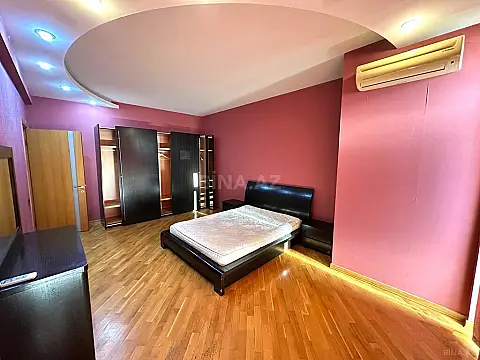 Satılır 4 otaqlı mənzil 190 m²