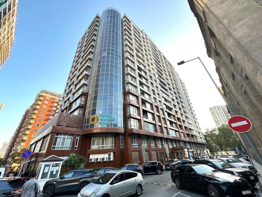 Satılır 4 otaqlı mənzil 190 m²