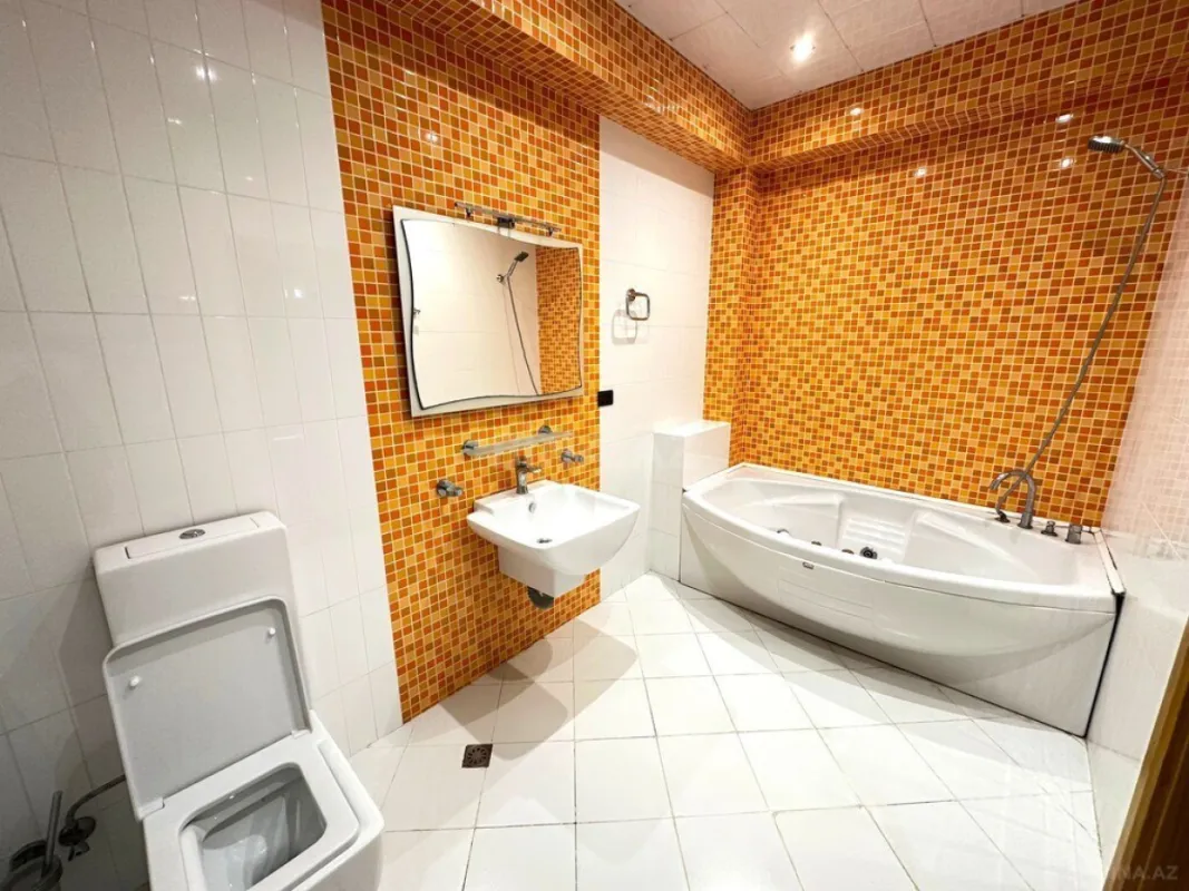 Satılır 4 otaqlı mənzil 190 m²