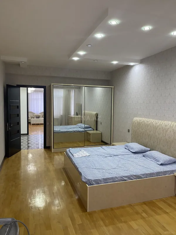 Satılır 3 otaqlı mənzil 136 m²
