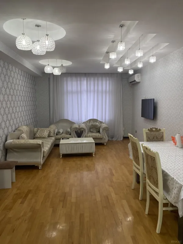 Satılır 3 otaqlı mənzil 136 m²