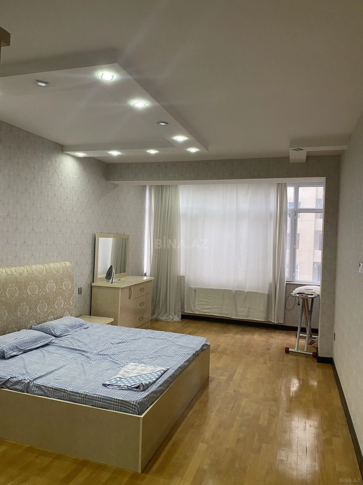 Satılır 3 otaqlı mənzil 136 m²