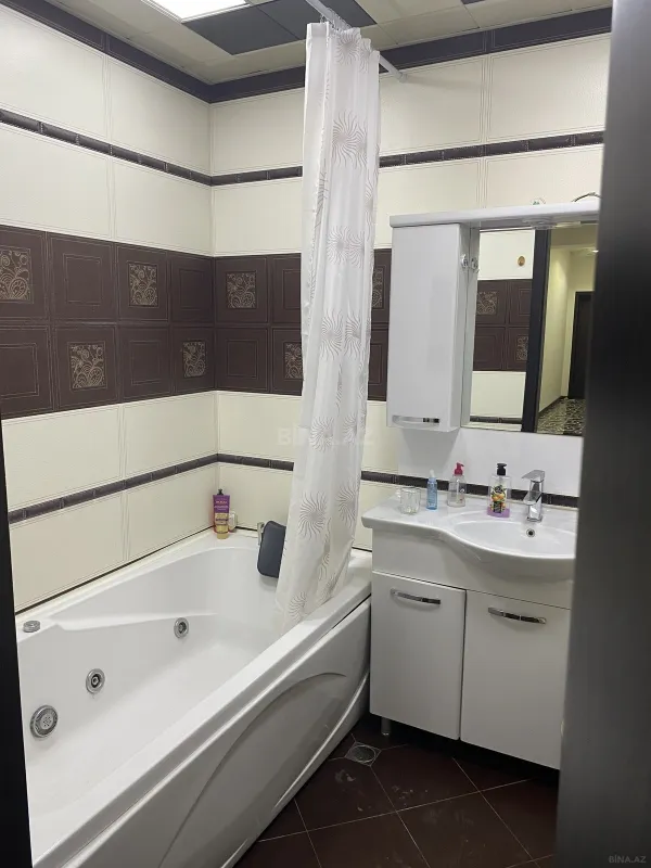 Satılır 3 otaqlı mənzil 136 m²