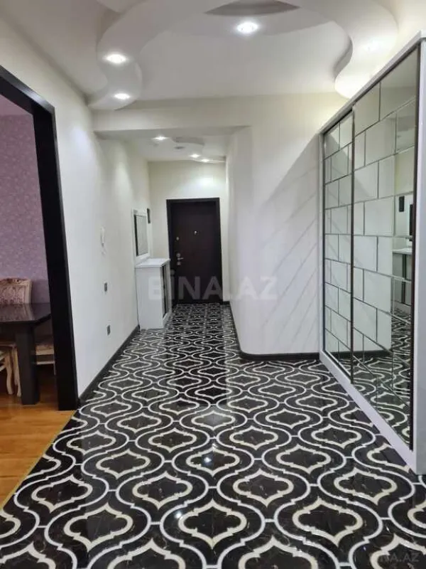 Satılır 3 otaqlı mənzil 136 m²