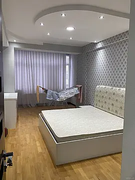 Satılır 3 otaqlı mənzil 136 m²