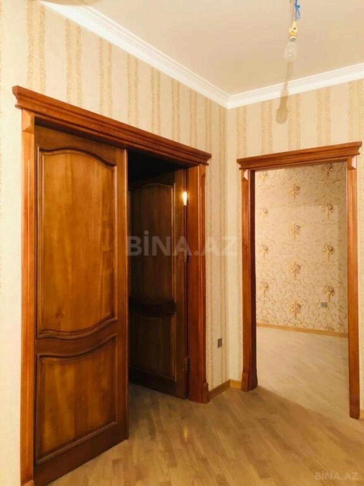 Satılır 2 otaqlı mənzil 92 m²
