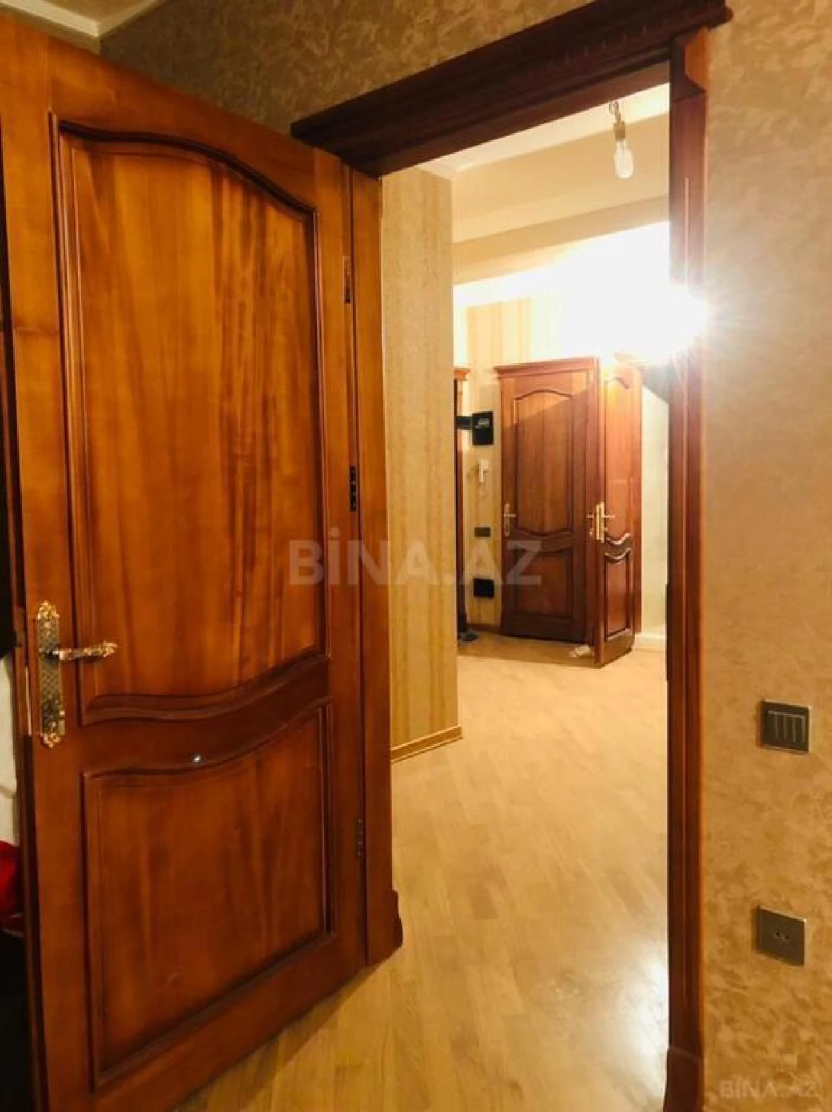 Satılır 2 otaqlı mənzil 92 m²