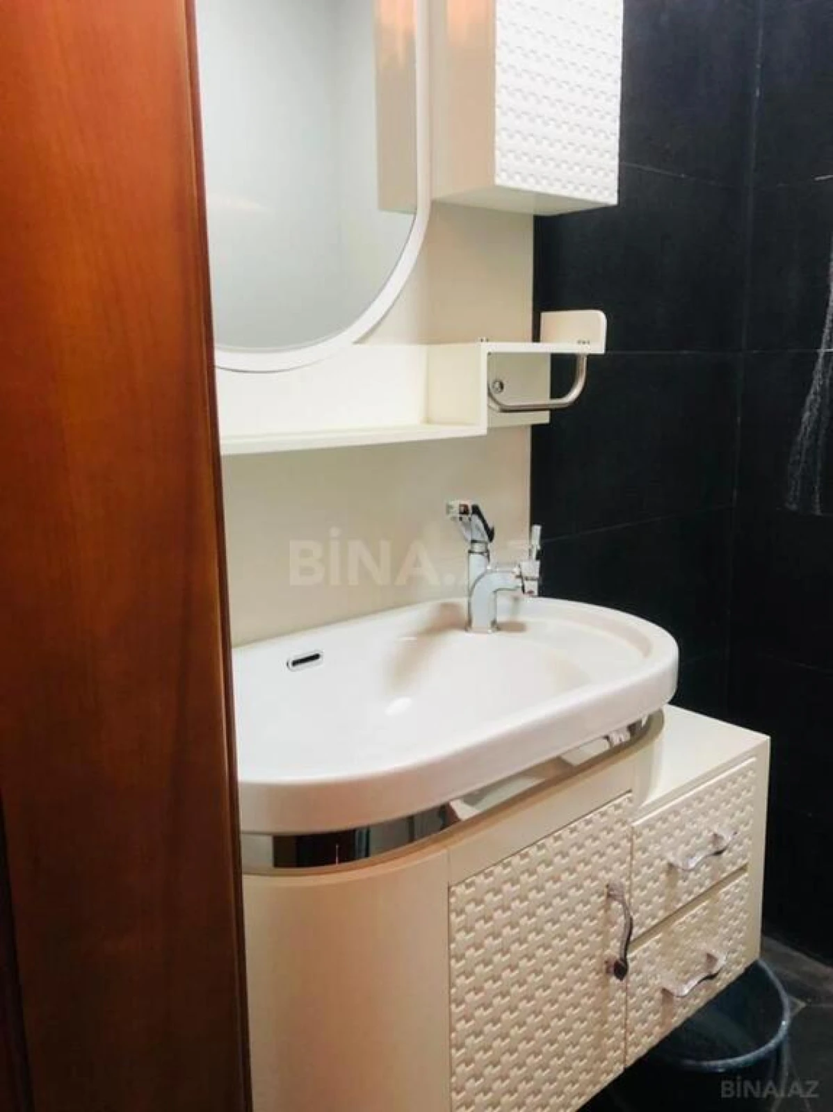 Satılır 2 otaqlı mənzil 92 m²