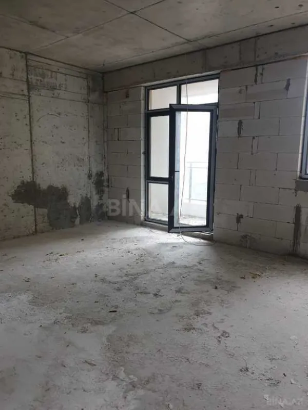 Satılır 3 otaqlı mənzil 137 m²