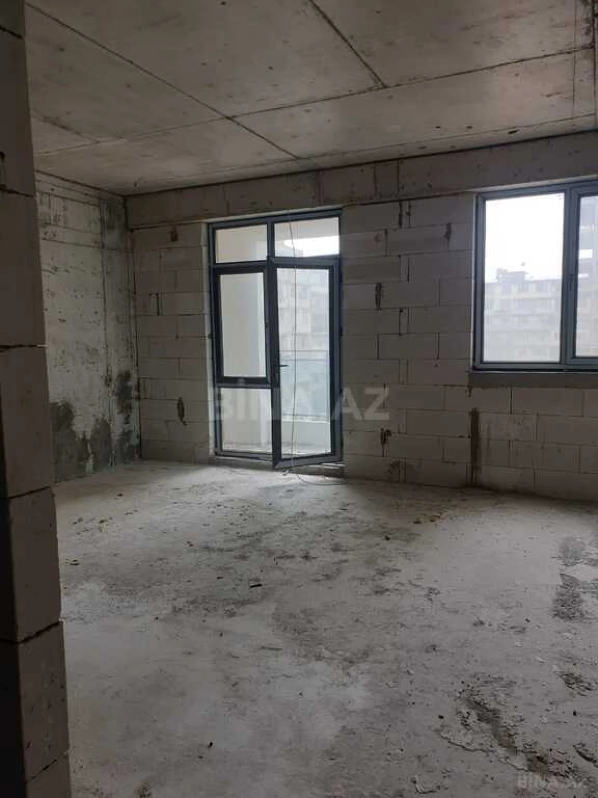 Satılır 3 otaqlı mənzil 137 m²